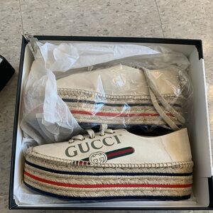 Brand new Gucci Logo Canvas Platform Espadrilles Sneakers Beige